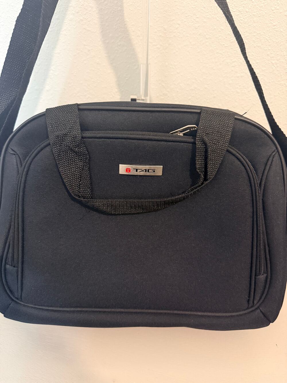 TAG Black Travel Tote Messenger Bag Carry-On Overnight Shoulder Bag